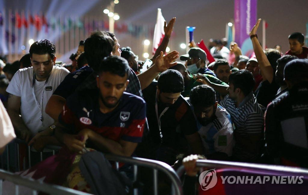 [월드컵] 뇌물·노동착취·허언…개막축제 때까지도 손가락질