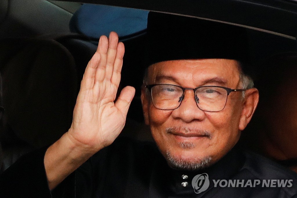 말레이시아 안와르 신임 총리 취임…진통 끝 정부 구성(종합)