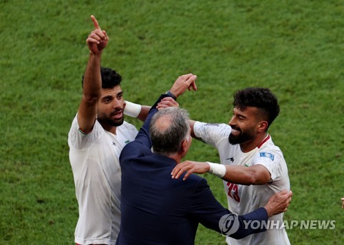 [월드컵] '정치적 이슈' 거부한 케이로스 감독 "이제 축구로 돌아왔네"