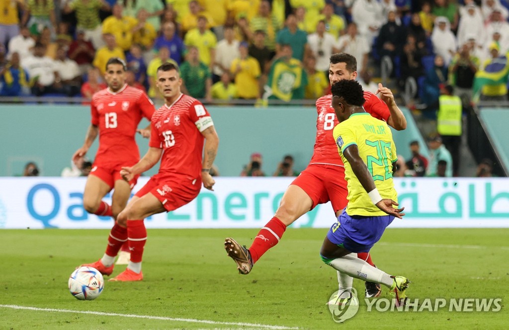 [월드컵] 카제미루 결승골…네이마르 빠진 브라질, 스위스 꺾고 16강 진출