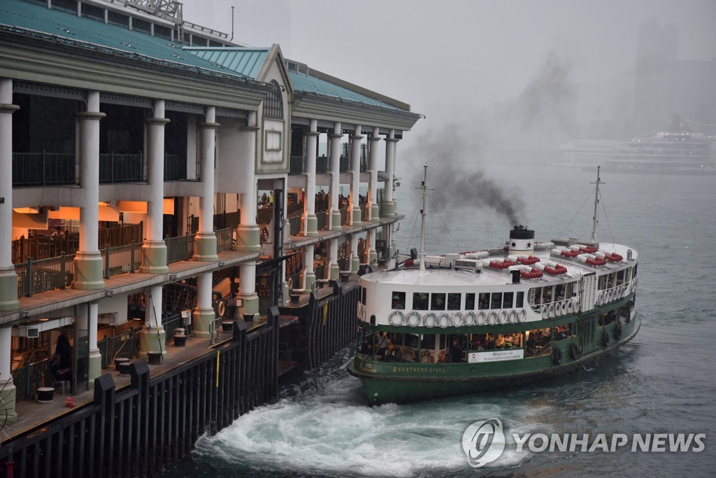 홍콩 명물 '스타 페리', 운영난에 요금 두배로 인상 추진