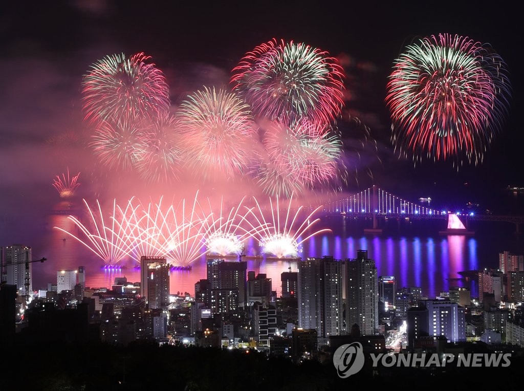 애도 잊은 상술…부산불꽃축제 연기에 숙박 취소 위약금 논란