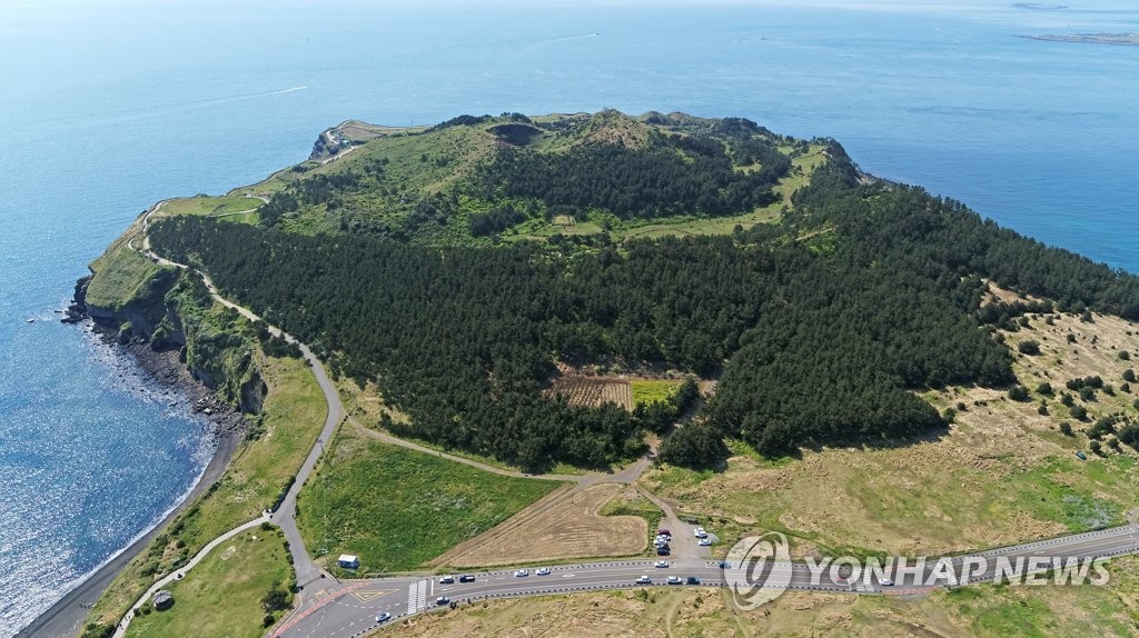 '분화구 두개' 제주 송악산 개발제한에 중국계기업 소송