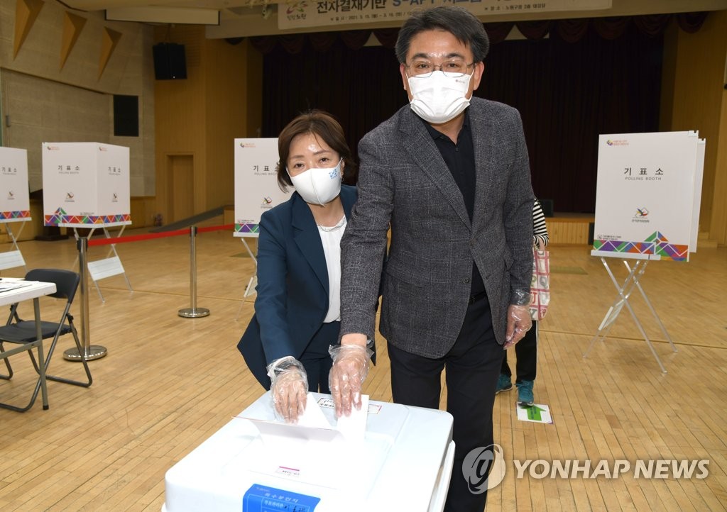 '현수막 보이려 가지치기 의혹' 노원구청장 무혐의