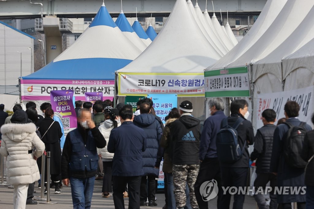 오미크론 등장 1주년…"과학자들, 빠른 진화에 여전히 고전"