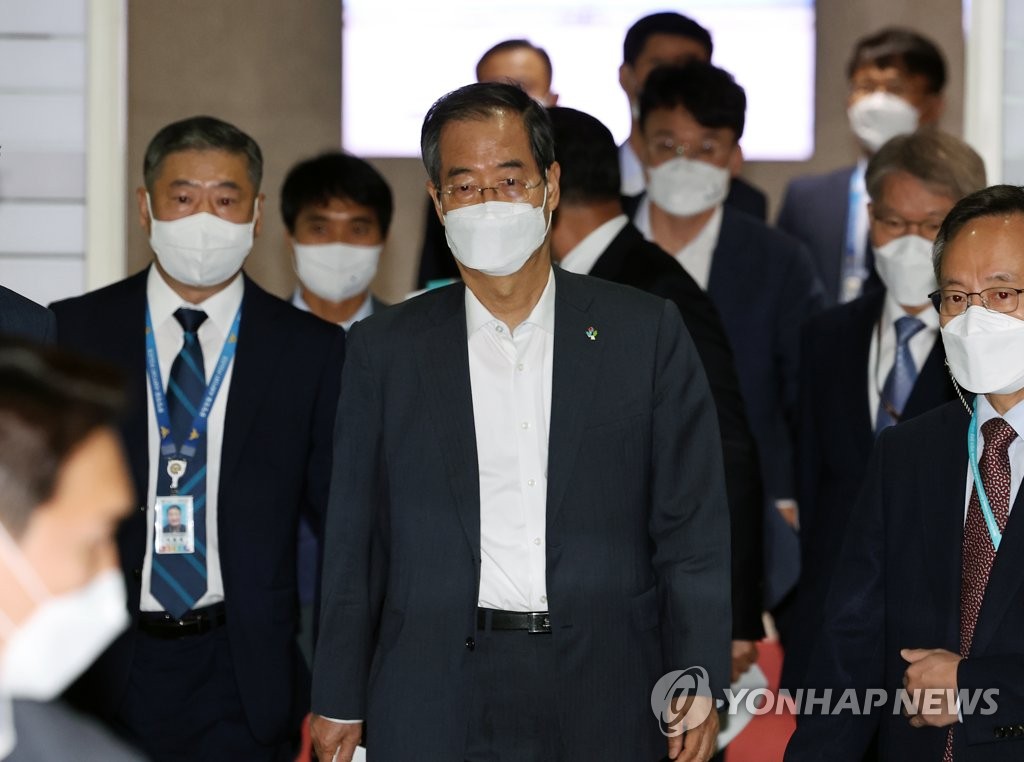 한총리, 佛·아프리카 순방차 출국…내일 부산엑스포 유치 PT