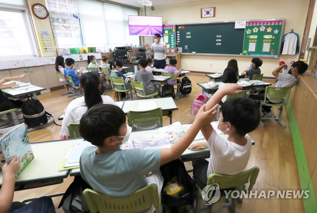 국민 절반은 '결혼 안해도 된다'…안하는 이유 1위 '돈 없어서'