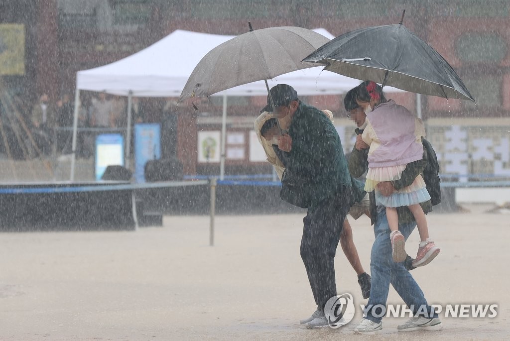 [내일날씨] 전국 최고 70㎜ 비…강풍 주의