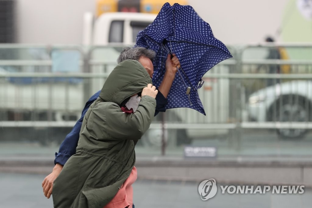 전국에 비…강원영동·경북동해안 오늘 밤 '시간당 20㎜'