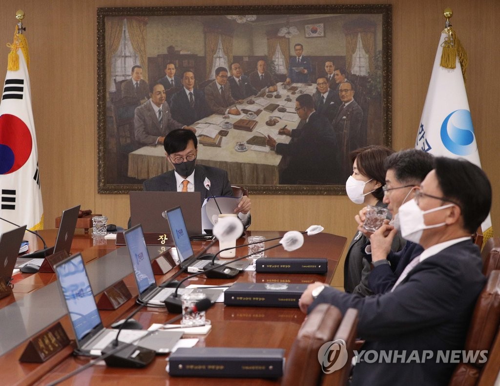 금통위원 "중앙은행 커뮤니케이션, 단순·직접·지속적이어야"