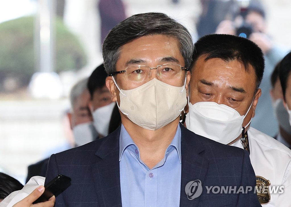 '서해 피격' 서욱 前국방장관 구속 17일만에 석방(종합)