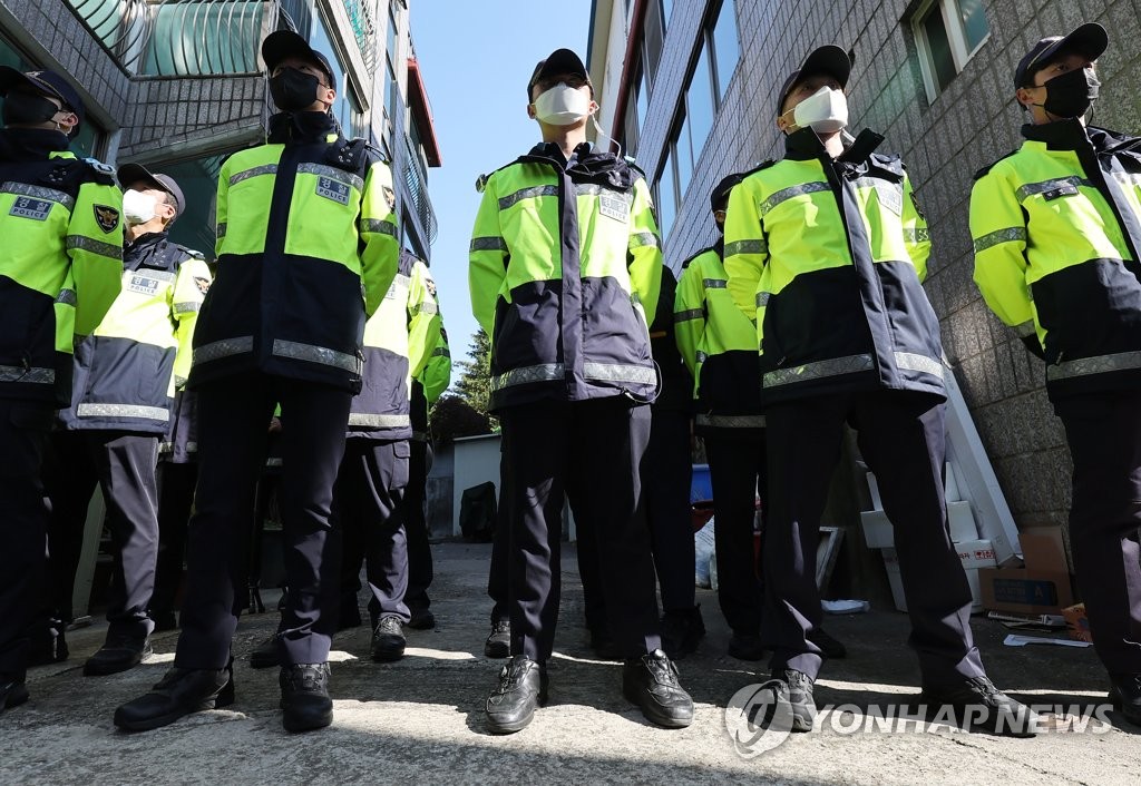 성폭행범 박병화, 이틀째 '두문불출'…"한 달간 외출 계획 없어"(종합)