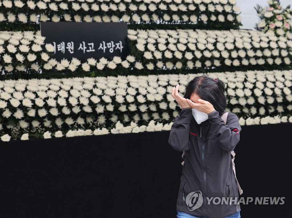 [이태원 참사] "다시는 이런 참극 없길" 전국 이틀째 추모 물결