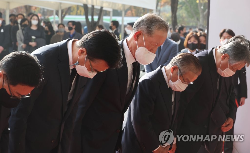 [이태원 참사] 기업들, 행사 축소하고 회식자제·조기게양(종합)