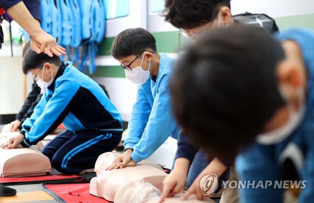 [이태원 참사] 심폐소생술 교육, 전국적 확산…생존율 3배 이상