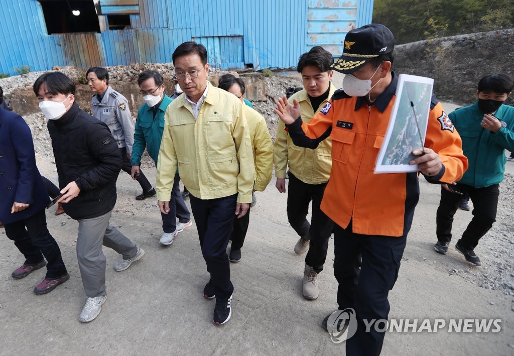 민주당 의원들, 봉화 광산사고 현장 찾아 '구조 지원' 약속