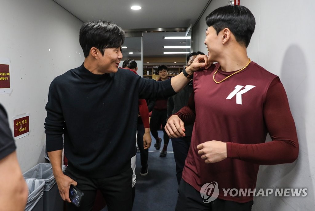 KS 찾은 빅리거 김하성, 키움 옛 동료들과 해후 "내가 떨린다"