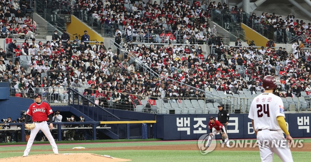 프로야구 한국시리즈 5차전도 매진…PS 9경기 연속 만원관중