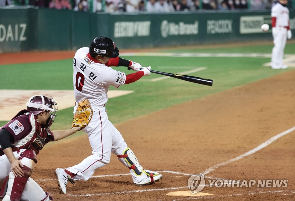 비디오 판독에 조마조마했던 SSG 최주환 "기다리며 힘들었다"