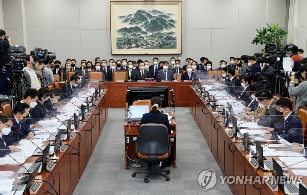 운영위, '경호처 시행령' 여야 설전에 예산심사 파행