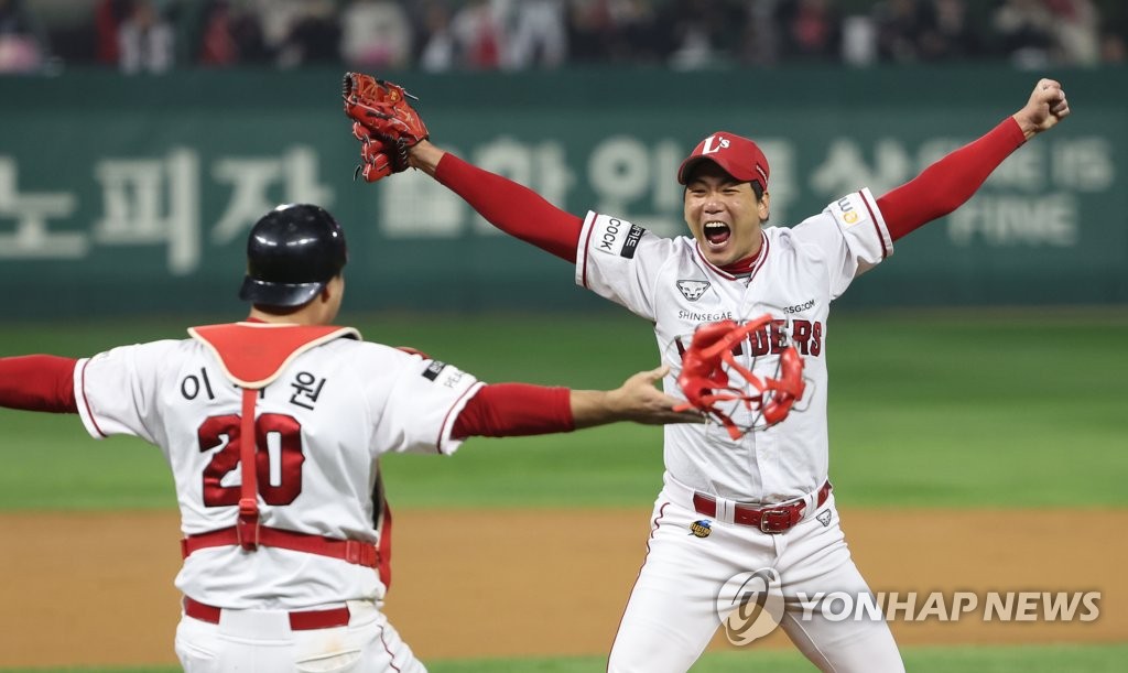 정용진도 울고 추신수도 울었다…울음바다 된 SSG 우승 세리머니