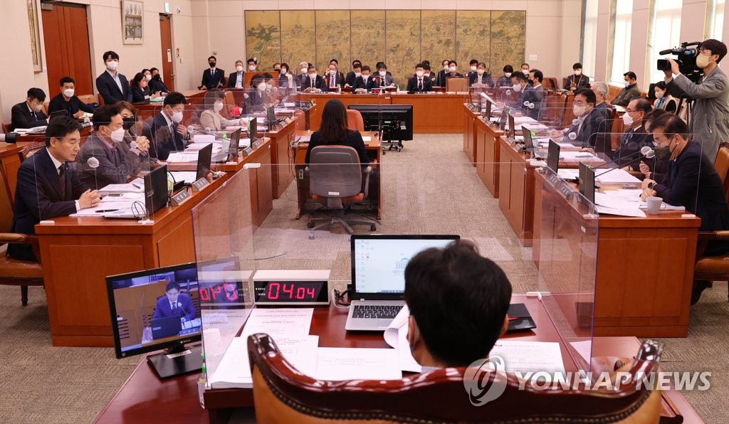 문체위 '전용기 배제' 공방…"언론탄압 단초" "盧정부는 대못질"