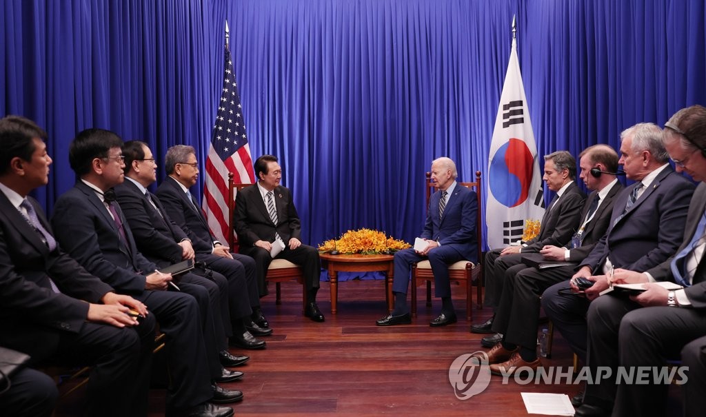 尹-바이든 "북핵 사용시 가용수단 활용해 압도적 힘으로 대응"(종합)