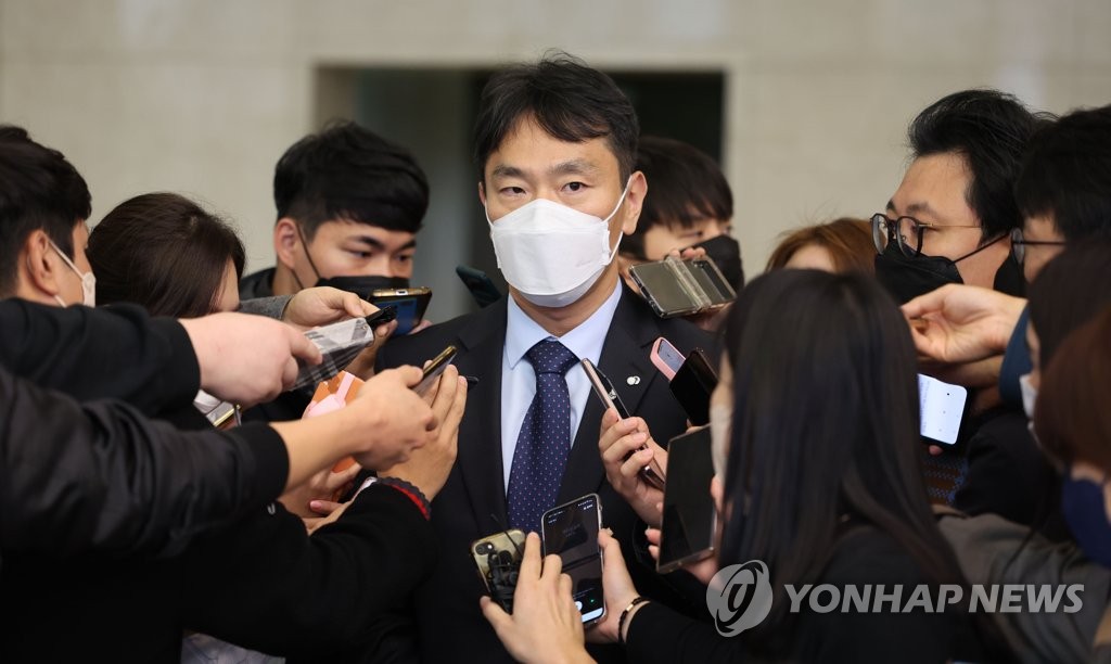 금감원장 "은행간 은행채 인수 방안 등 유동성 확보 방안 모색"