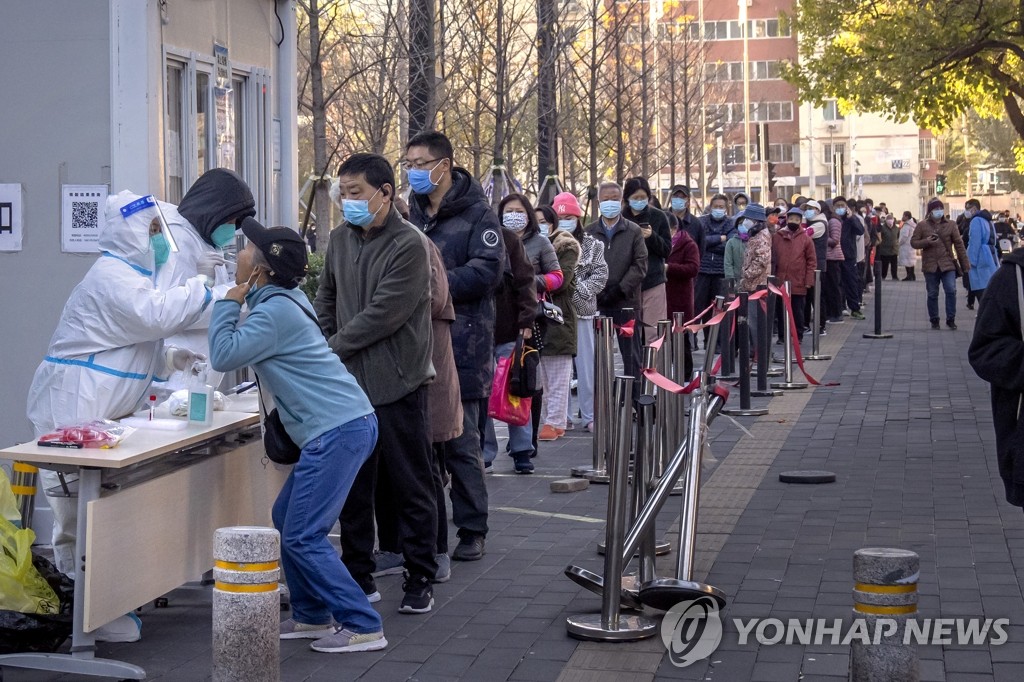 "코로나 감염자 급증 속 겨울 맞은 중국 곤경에 처해"