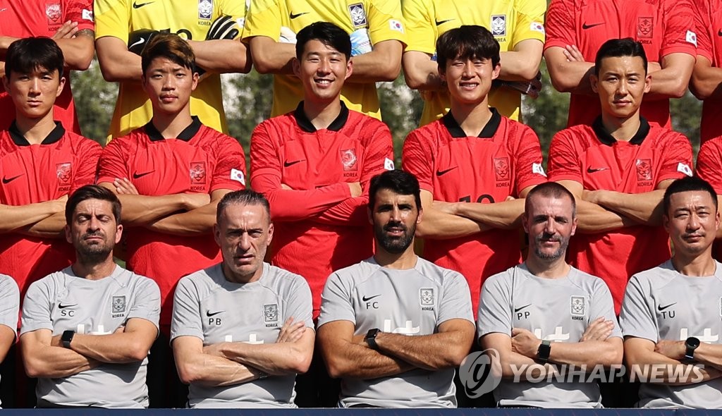 [월드컵] '마스크맨' 손흥민 떴다…입성 첫날 그라운드서 훈련(종합)