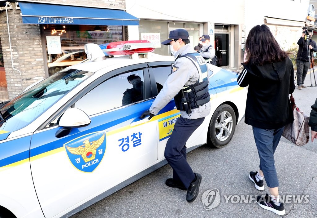 [수능] 한파·응원 열기 없는 시험장…강원 수험생 차분히 입실