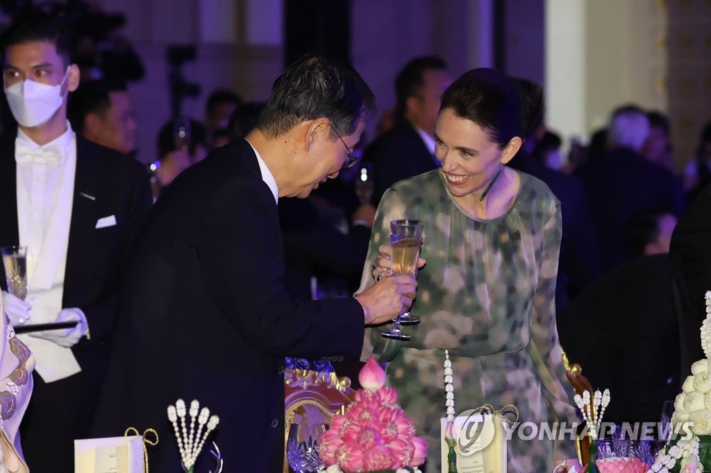 한총리, 사우디 빈살만 찾은 APEC서 물밑 부산엑스포 유치전