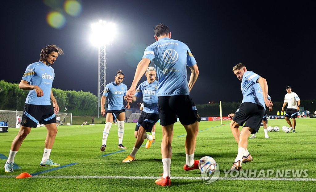 [월드컵] '첫 상대' 우루과이, 첫날부터 완전체 훈련…분위기는 화기애애