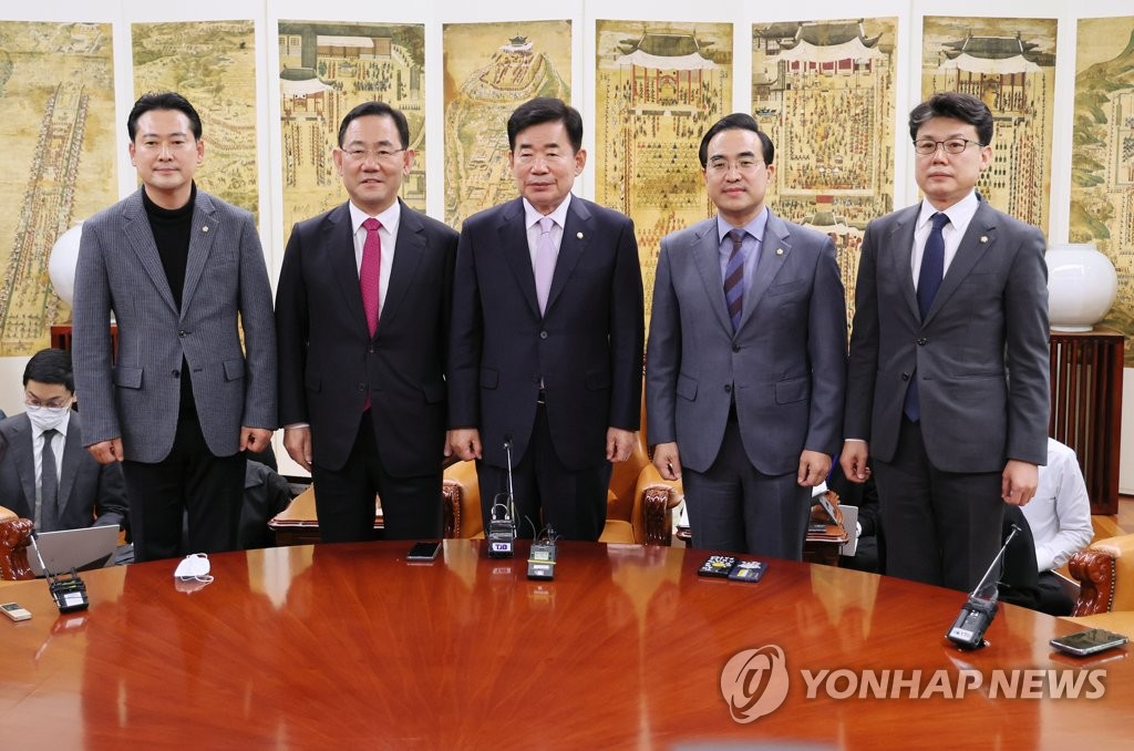 [이태원 참사] 주호영 "예산처리 후 국조 협의" 박홍근 "전향적 평가"(종합)