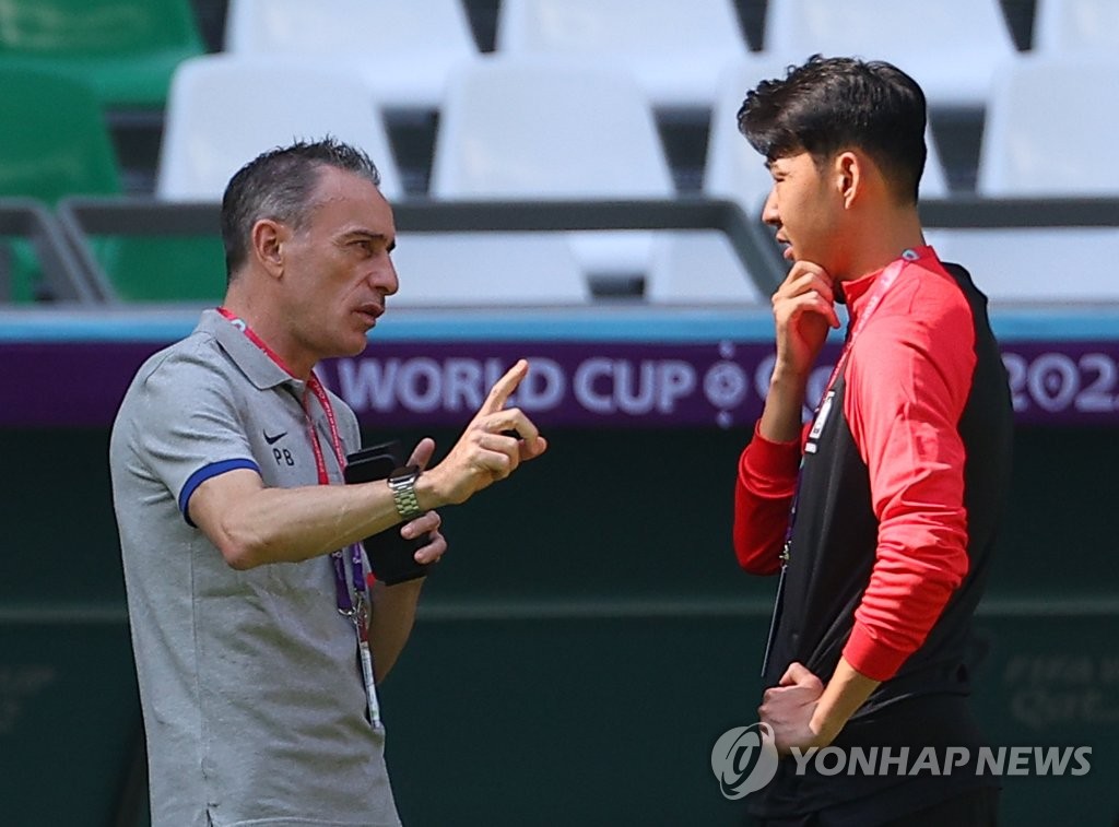 [월드컵] 손흥민, 우루과이전 출격할듯…벤투 "출전 가능, 마스크도 익숙"(종합)