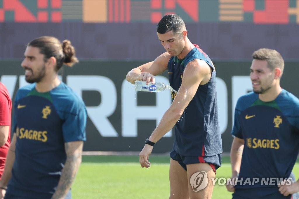 [월드컵] 가나전 앞둔 포르투갈, 뙤약볕 아래 담금질 계속…멘드스는 제외