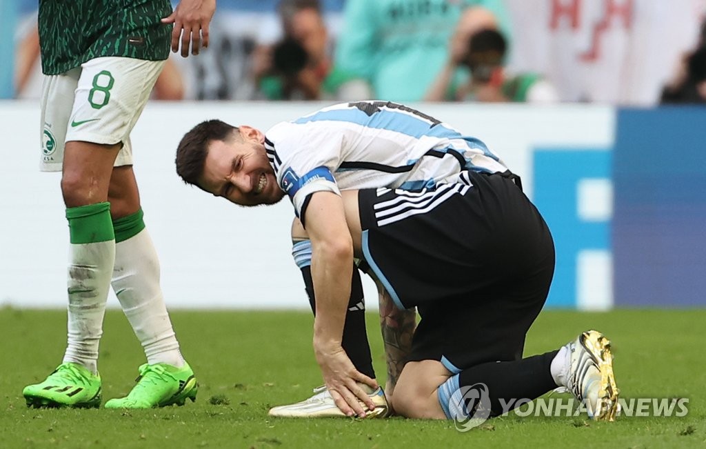 [월드컵] '조롱거리' 전락한 메시…왼쪽 장딴지까지 '말썽'