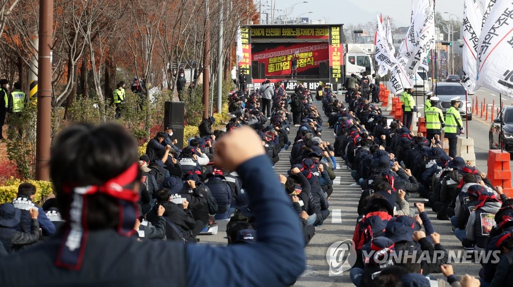 민주노총 "65개국 운수노조, 화물연대 파업 지지"