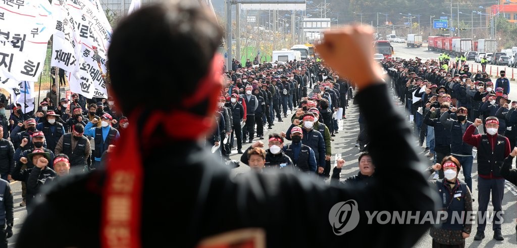 경남 화물연대 파업…길어지면 조선업계 선박 건조 영향 우려