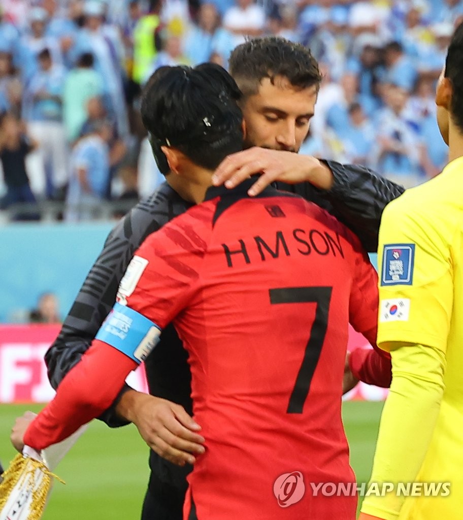 [월드컵] 벤투호, '골대 맞힌' 우루과이와 전반 0-0으로 맞서