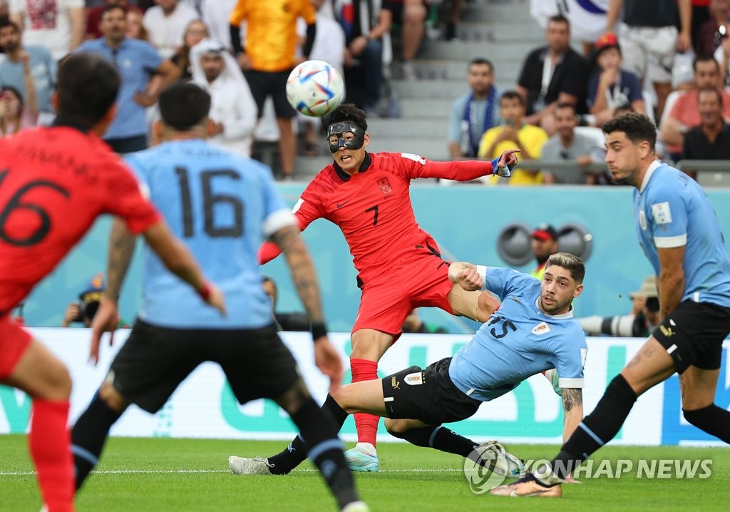 [월드컵] 벤투호, '골대 맞힌' 우루과이와 전반 0-0으로 맞서