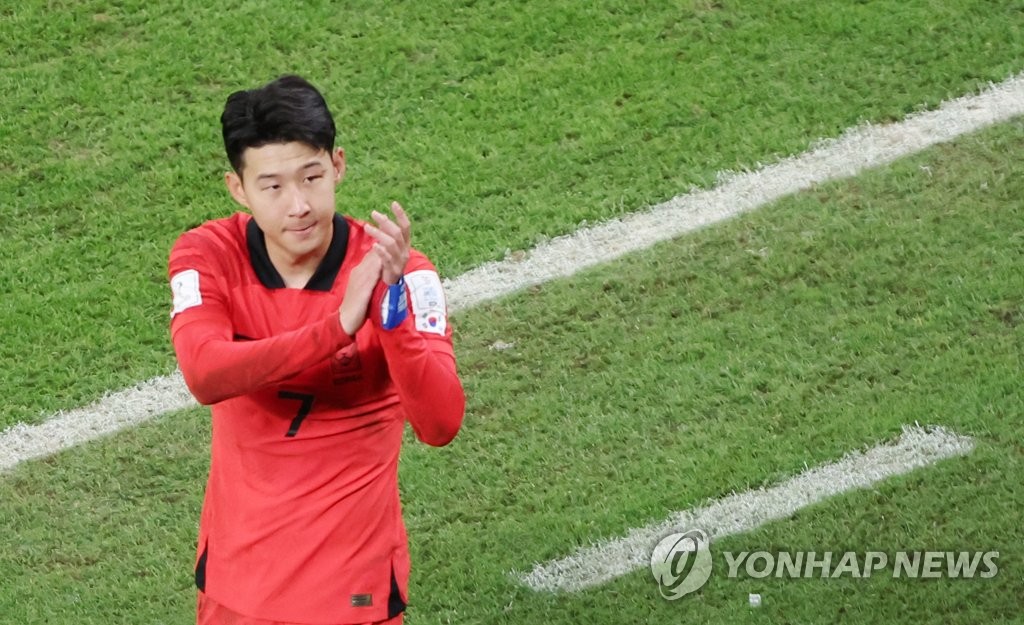 [월드컵] '손흥민 마스크 투혼' 한국, '골대 두 번' 우루과이와 무승부
