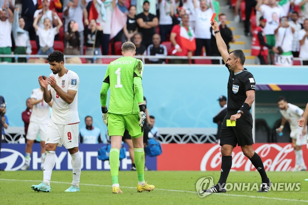 [월드컵] 이란, 아시아 3승째 선물…베일의 웨일스에 2-0 극장승
