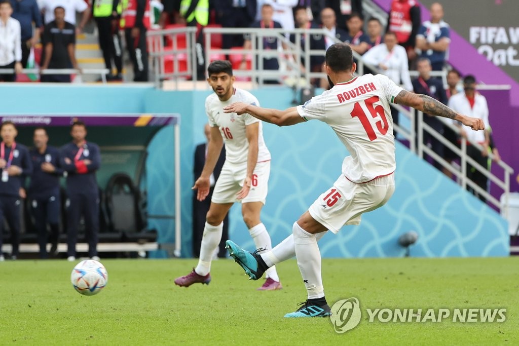 [월드컵] 이란, 아시아 3승째 선물…베일의 웨일스에 2-0 극장승