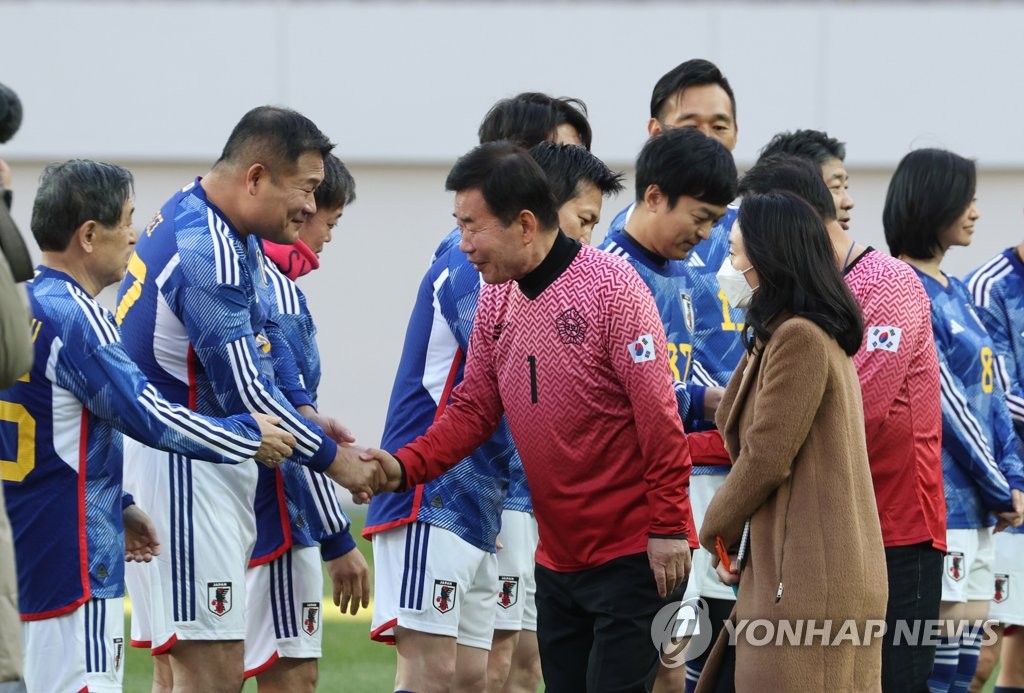 한일 국회의원들 4년만의 친선축구…김의장 "협력 촉진 접착제"