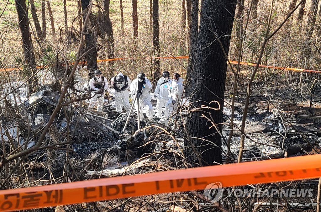 산산이 조각난 임차 헬기…목격자 "산불 방송 2∼3초 뒤 '퍽'"