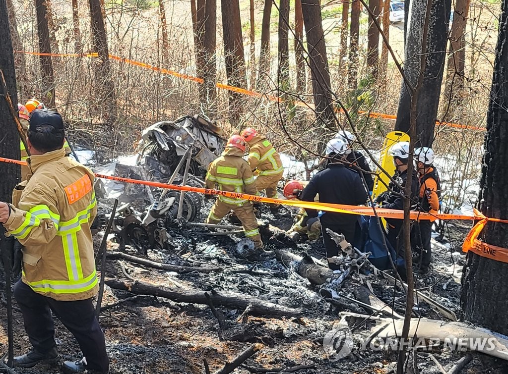 산산이 조각난 임차 헬기…목격자 "산불 방송 2∼3초 뒤 '퍽'"