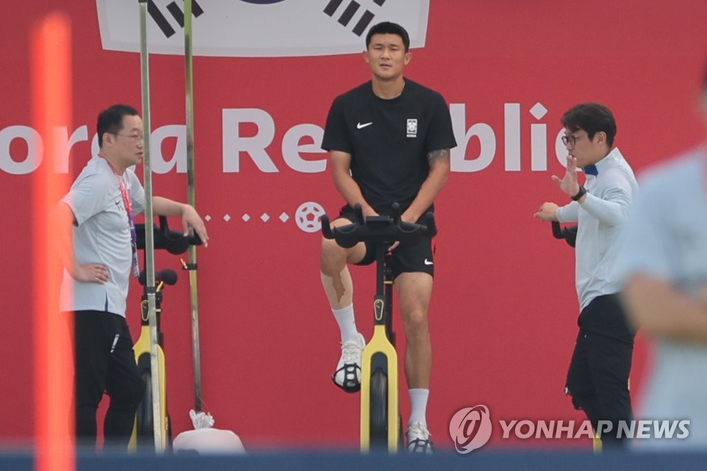 [월드컵] 훈련장 나왔지만 자전거 탄 김민재, 가나전 못 뛰나(종합)