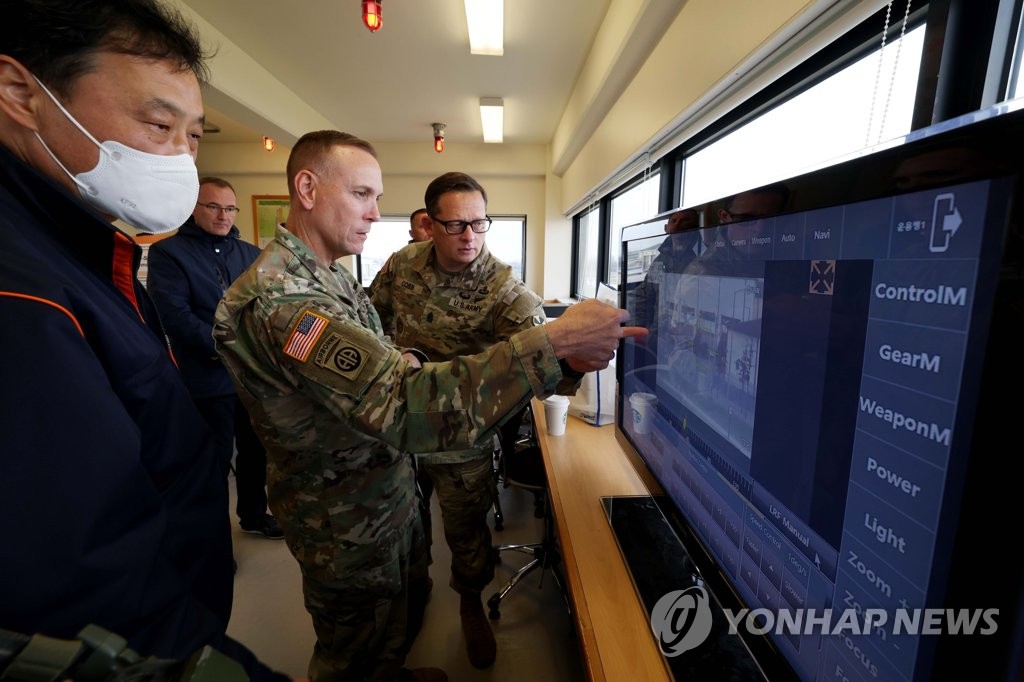 국산 무인군용차량 美기지서 첫 시연…총소리도 감지(종합)