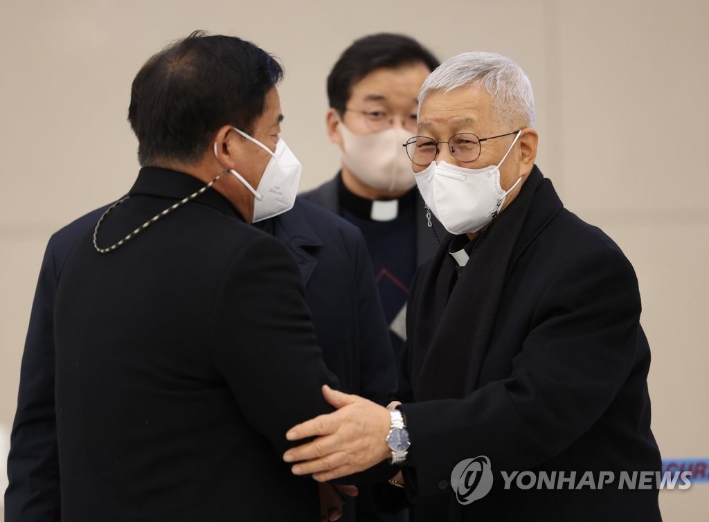 한국 찾은 유흥식 추기경 "어려운 시기지만 또 희망이 있다"